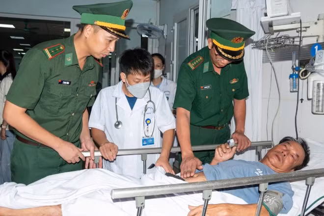 Thuyền viên tàu HP 90666-TS được chăm sóc y tế tại Bệnh viện Hữu nghị Việt Tiệp (Hải Phòng).