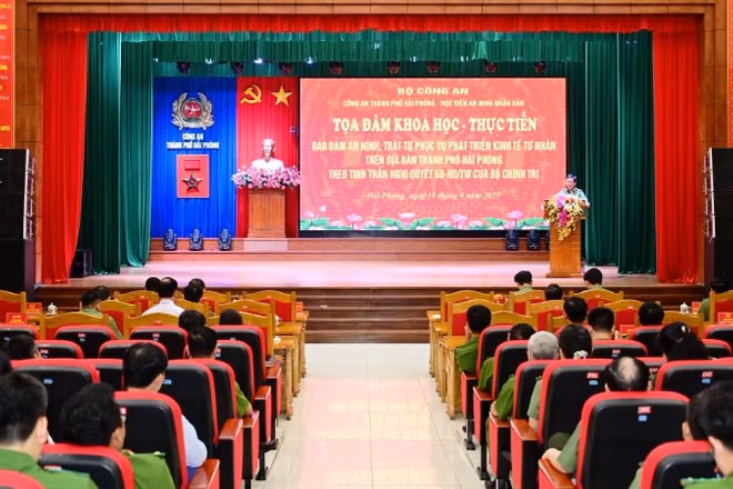 Quang cảnh Tọa đàm khoa học - thực tiễn do Công an thành phố Hải Phòng phối hợp với Học viện An ninh nhân dân tổ chức.