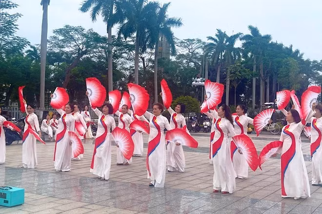 Phụ nữ phường Gia Viên (Hải Phòng) tích cực tập luyện, chuẩn bị tham gia Lễ hội Hoa phượng đỏ - Hải Phòng 2026. 