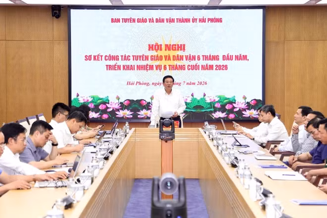 Trưởng Ban Tuyên giáo và Dân vận Thành ủy Hải Phòng Nguyễn Quang Phúc phát biểu tại hội nghị sơ kết công tác tuyên giáo và dân vận 6 tháng đầu năm 2026.