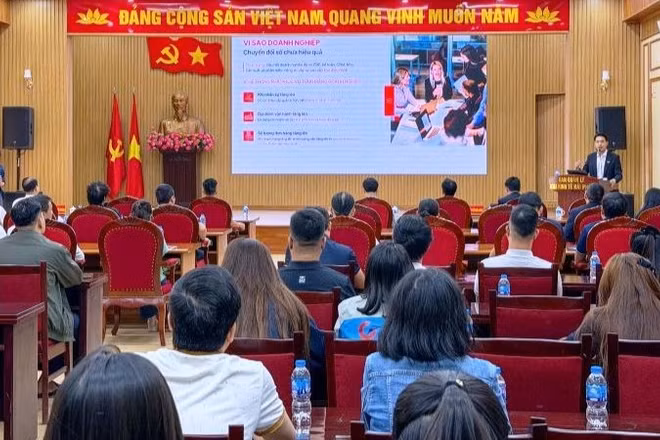 Hội thảo đào tạo chuyển đổi số, chuyển đổi AI cho doanh nghiệp, do Ban Quản lý Khu kinh tế Hải Phòng tổ chức tháng 3/2026, thu hút khoảng 150 doanh nghiệp tham gia.