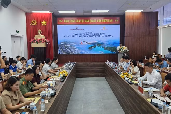 Quang cảnh hội nghị giới thiệu đường bay mới của Sun PhuQuoc Airways tại thành phố Hải Phòng.