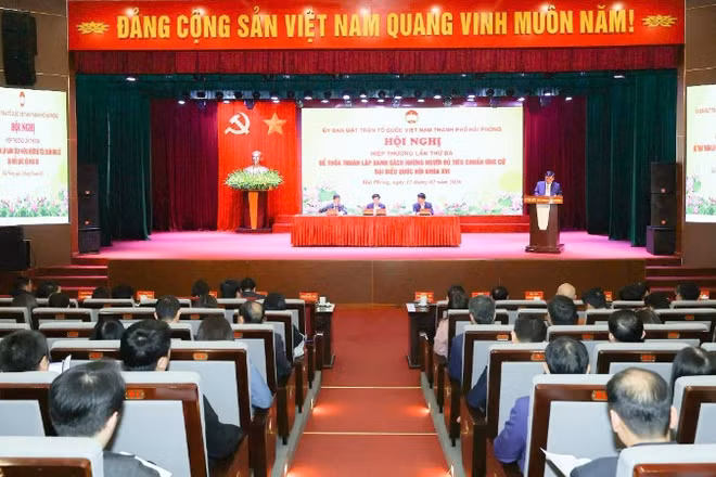 Quang cảnh Hội nghị hiệp thương lần thứ ba.