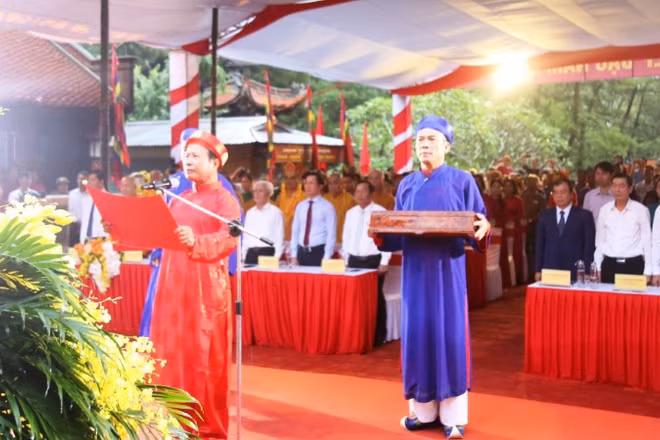 Lễ dâng hương và đọc văn tế tưởng niệm 583 năm ngày mất của Anh hùng dân tộc, Danh nhân văn hóa thế giới Nguyễn Trãi (1442-2025).