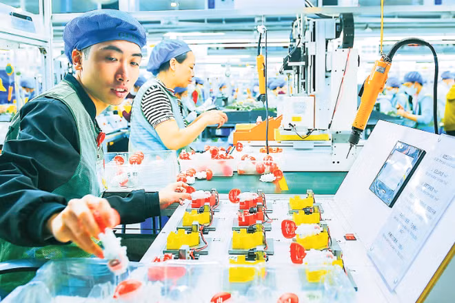 Dây chuyền sản xuất của Công ty trách nhiệm hữu hạn GFT Unique Việt Nam (xã Nam Thanh Miện, Hải Phòng). (Ảnh: NGUYÊN NGUYÊN)