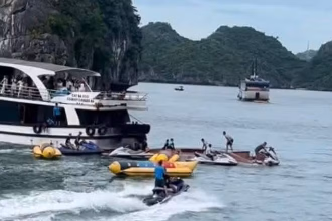 Các phương tiện tham gia cứu hộ thuyền bị nạn. (Ảnh mạng xã hội)