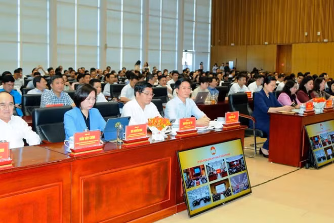 Các đại biểu dự hội nghị.