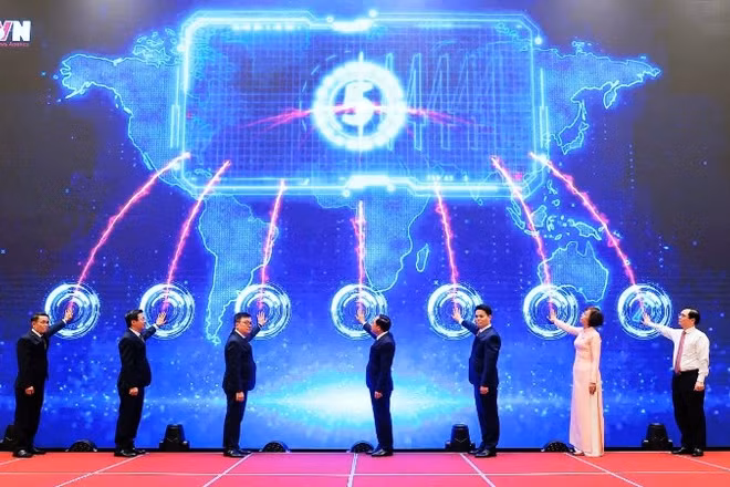 Các đại biểu thực hiện nghi thức ra mắt chuyên trang thông tin "Chuyển động số" của Thông tấn xã Việt Nam.