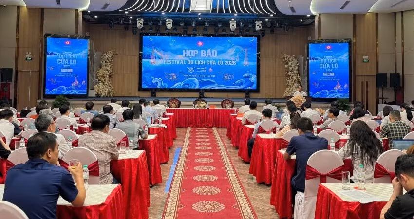 Quang cảnh buổi họp báo.