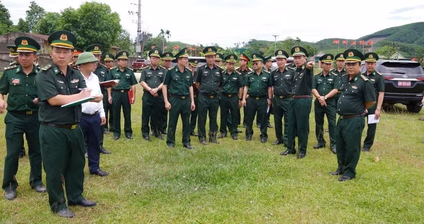 Đoàn tiến hành khảo sát tại khu vực Nhà văn hóa thôn Thủy Phong.