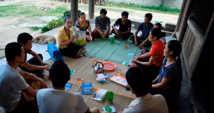 Tuyên truyền phòng, chống HIV/AIDS đến tận các bản làng xa xôi.