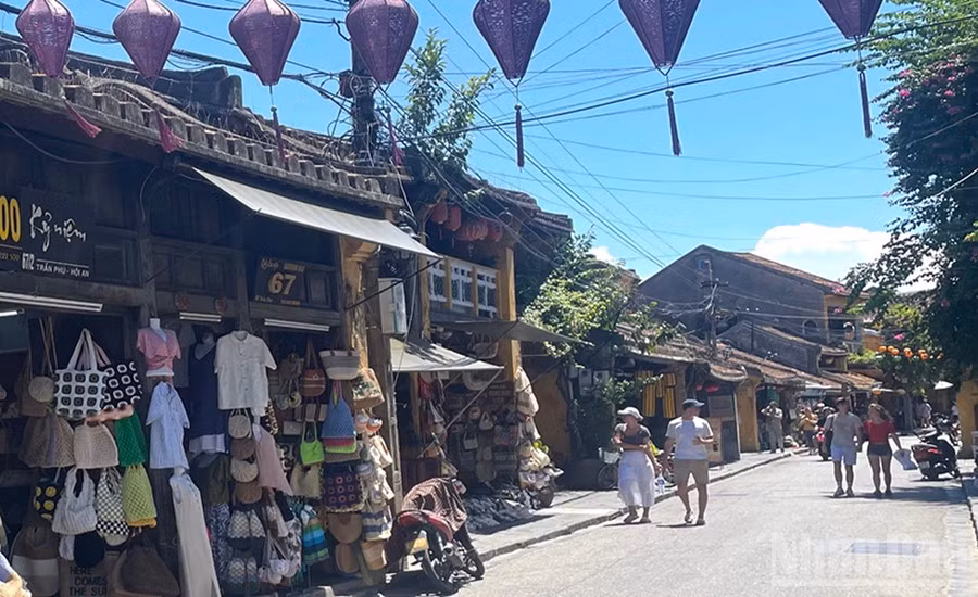 Thành phố Đà Nẵng và phía đông các tỉnh từ Quảng Ngãi đến Đắk Lắk có nắng nóng và nắng nóng gay gắt. (Ảnh minh họa: Đ.T)