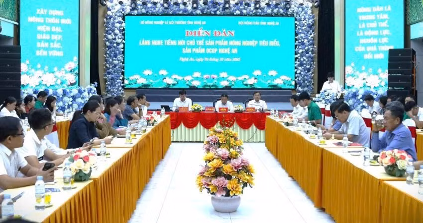 Quang cảnh diễn đàn. ( Ảnh: Đ.P)
