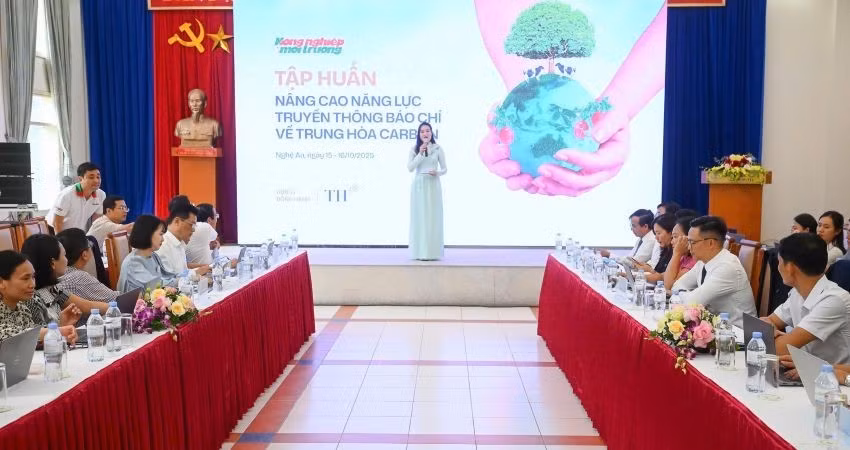 Quang cảnh buổi tập huấn.