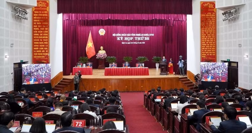 Quang cảnh Kỳ họp thứ 35, Hội đồng nhân dân tỉnh Nghệ An khóa XVIII.