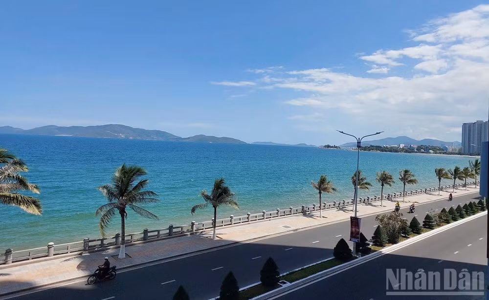 Dự báo khu vực miền trung nhiệt độ có nơi trên 37 độ C. (Ảnh minh họa: Đ.T)