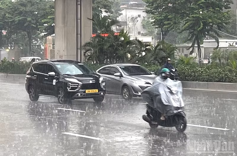 Dự báo khu vực Hà Nội ngày có mưa rào và dông rải rác, cục bộ có nơi mưa to. (Ảnh minh họa: Đ.T)