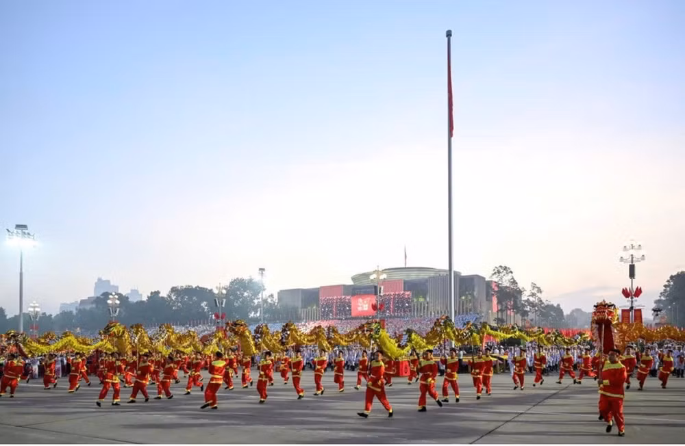 Khu vực Hà Nội sáng và đêm không mưa, rực rỡ kỷ niệm 80 năm Quốc khánh nước Cộng hòa Xã hội Chủ nghĩa Việt Nam. (Ảnh minh họa: Duy Linh)