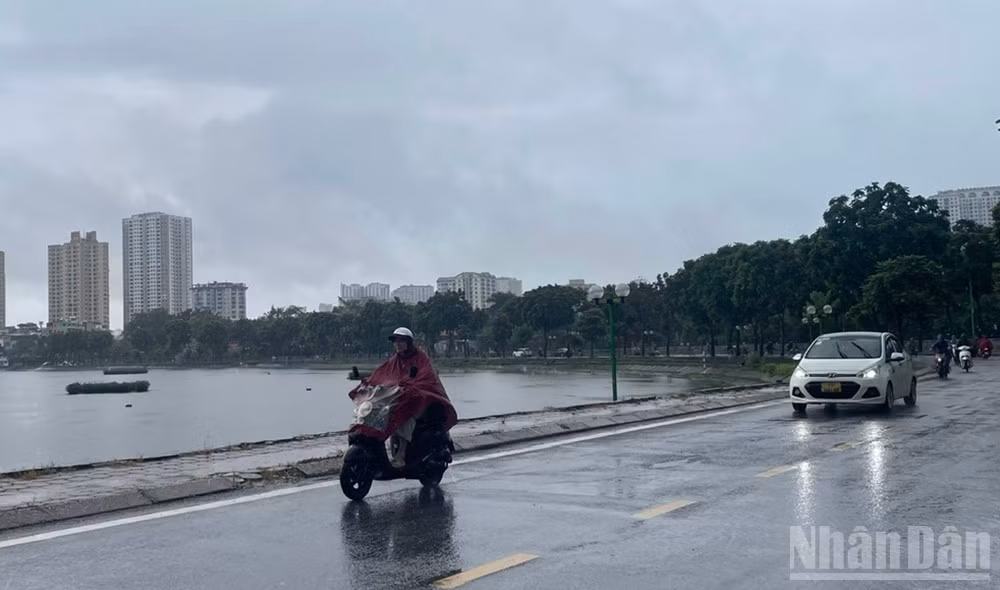 Thời tiết ngày 26/8: Bắc Bộ có lúc có mưa rào và dông; áp thấp nhiệt đới ở phía bắc đảo Hải Nam (Trung Quốc)