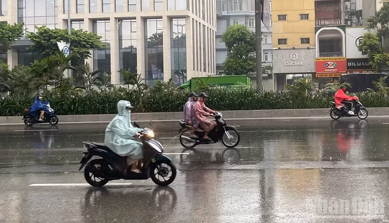 Dự báo Hà Nội chiều tối và đêm có lúc có mưa rào và dông. (Ảnh minh họa: Đ.T)