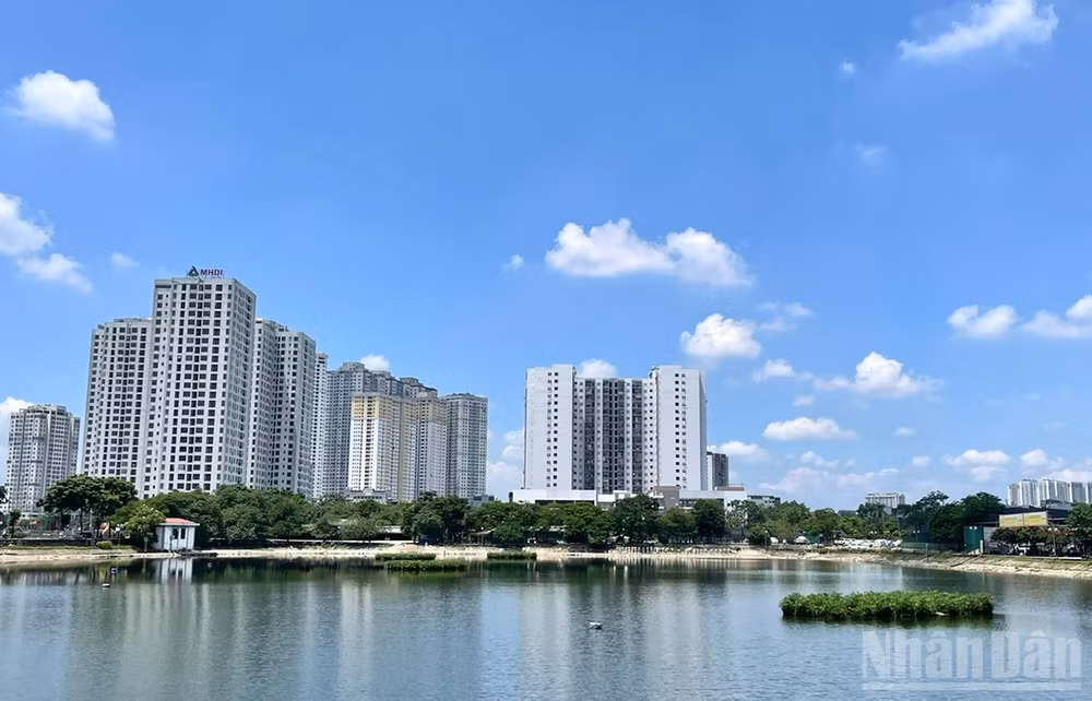 Dự báo khu vực Hà Nội ngày nắng, đêm có mưa rào và rải rác có dông. (Ảnh minh họa: Đ.T)