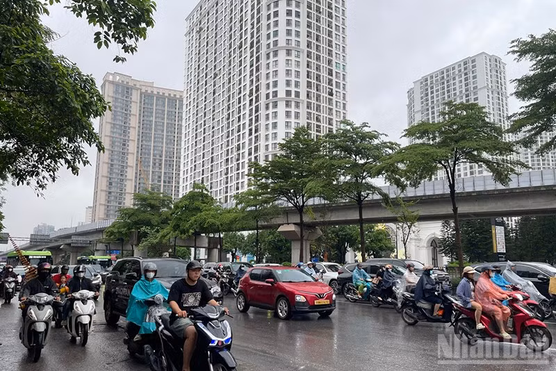 Dự báo khu vực Hà Nội có mưa vừa, mưa to và dông, cục bộ có nơi mưa rất to. (Ảnh minh họa: Đ.T)