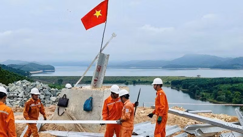 Thi công đường dây 500KV Quảng Trạch , Phố Nối.