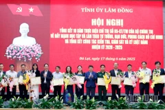 Khen thưởng, biểu dương các tập thể có thành tích xuất sắc trong học tập và làm theo tư tưởng, đạo đức, phong cách Hồ Chí Minh, giai đoạn 2016-2025.