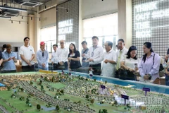 Đoàn famtrip nghe giới thiệu hành trình tham quan, khảo sát tại khu vui chơi giải trí Nova World Phan Thiết.