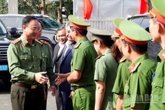 Thượng tướng Phạm Thế Tùng, Thứ trưởng Công an và Đoàn công tác thăm và làm việc tại Công an xã Hiệp Thạnh, tỉnh Lâm Đồng.