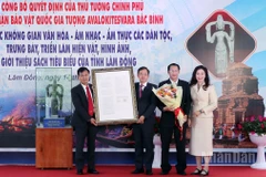 Lãnh đạo tỉnh Lâm Đồng và ngành văn hóa tỉnh đón nhận quyết định của Thủ tướng Chính phủ công nhận Bảo vật quốc gia tượng Avalokitesvara Bắc Bình.