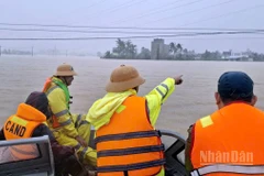 Lực lượng Cảnh sát giao thông đường thuỷ số 2, Công an tỉnh Lâm Đồng tham gia cứu nạn, cứu hộ tại Đắk Lắk.