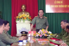 Đại tá Huỳnh Ngọc Liêm, Phó Giám đốc Công an tỉnh Lâm Đồng đánh giá cao tinh thần trách nhiệm trong đấu tranh phòng, chống tội phạm của Công an phường Xuân Hương-Đà Lạt.