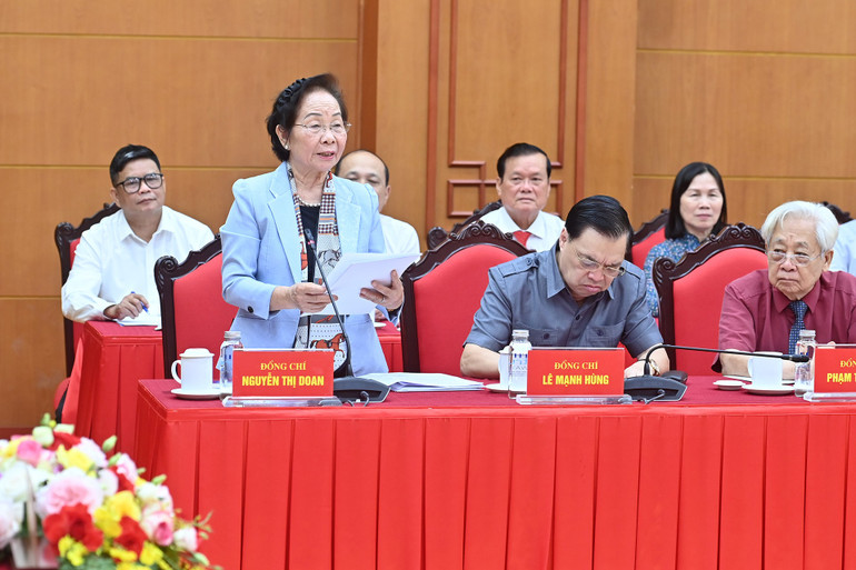 Đồng chí Nguyễn Thị Doan, nguyên Ủy viên Trung ương Đảng, nguyên Phó Chủ tịch nước, Chủ tịch Hội khuyến học Việt Nam phát biểu tại cuộc gặp. (Ảnh: ĐĂNG KHOA) a5-bnd-6050.jpg