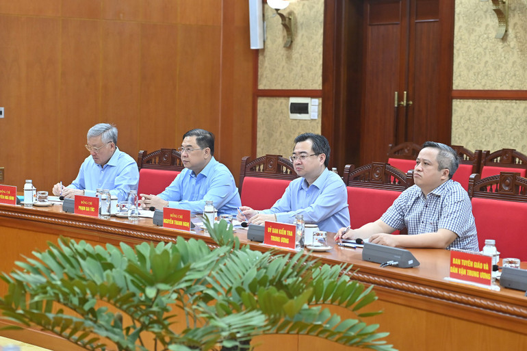 Các đại biểu tham dự cuộc làm việc. (Ảnh: ĐĂNG KHOA) a6-bnd-6373.jpg