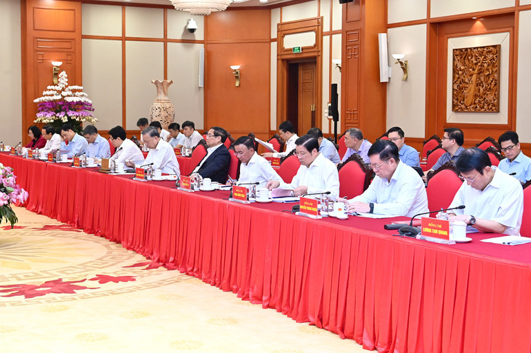Tập thể Bộ Chính trị làm việc với Ban Thường vụ Đảng ủy Quốc hội. (Ảnh: ĐĂNG KHOA) a5-bnd-4009.jpg