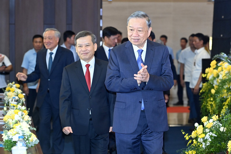 Tổng Bí thư Tô Lâm và các đồng chí lãnh đạo Đảng, Nhà nước dự Lễ kỷ niệm 80 năm Ngày truyền thống Tòa án nhân dân. (Ảnh: ĐĂNG KHOA) a4-bnd-4826.jpg