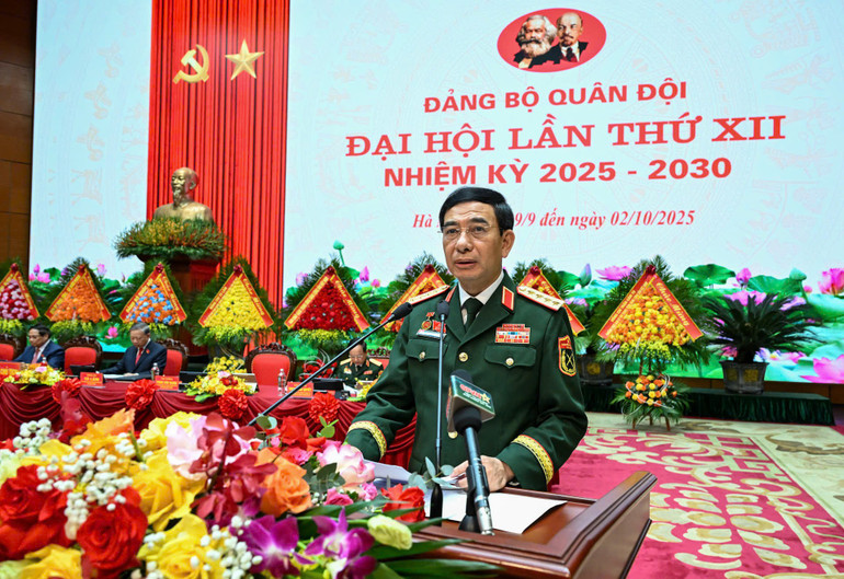 General Phan Van Giang, Politburo member, Deputy Secretary of the Central Military Commission, Minister of National Defense, delivered the opening speech at the Congress. (Photo: DUY LINH) z7065323938063-df847f717f80ed8fb7dca49c46725c5e.jpg