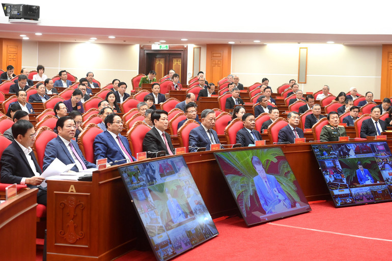 เลขาธิการใหญ่โต แลม และผู้นำพรรคและรัฐบาลคนอื่นๆ รวมถึงผู้แทนที่เข้าร่วมการประชุม (ภาพ: ดัง โคอา) a1-bnd-1173.jpg