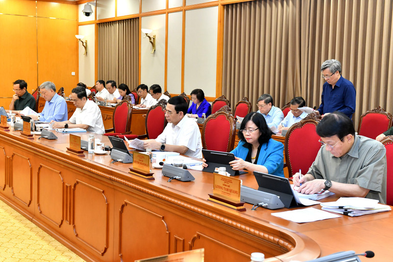 Các đồng chí lãnh đạo Đảng, Nhà nước và các đại biểu dự cuộc họp. (Ảnh ĐĂNG KHOA) a9-dsc-2314.jpg