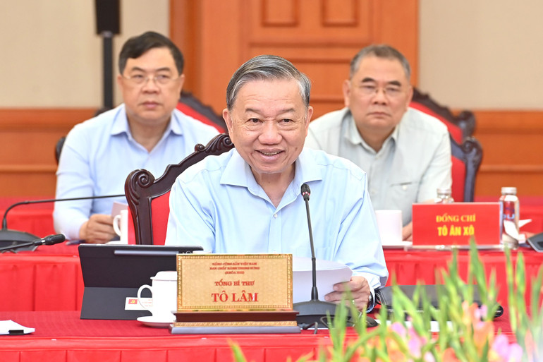 Tổng Bí thư Tô Lâm phát biểu chỉ đạo tại cuộc làm việc với Ban Thường vụ Đảng ủy Công an Trung ương. (Ảnh: ĐĂNG KHOA) a3-bnd-3319.jpg