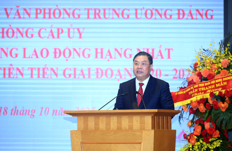 Chánh Văn phòng Trung ương Đảng Phạm Gia Túc đọc diễn văn tại lễ kỷ niệm. (Ảnh ĐĂNG KHOA) a6-bnd-4377.jpg