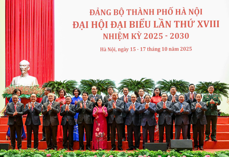 Tổng Bí thư Tô Lâm cùng các đồng chí lãnh đạo Đảng, Nhà nước và đại biểu thành phố Hà Nội. (Ảnh: DUY LINH) d.jpg