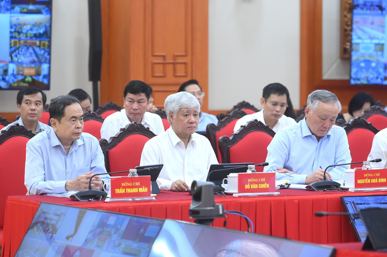 Các đồng chí lãnh đạo Đảng, Nhà nước tham dự phiên họp. a4-bnd-3031.jpg