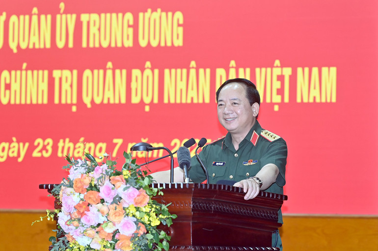 Đại tướng Trịnh Văn Quyết, Bí thư Trung ương Đảng, Chủ nhiệm Tổng cục Chính trị Quân đội nhân dân Việt Nam phát biểu tại buổi làm việc. (Ảnh: ĐĂNG KHOA) a3-bnd-5533.jpg