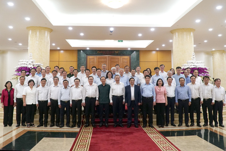 Tổng Bí thư Tô Lâm, các đồng chí lãnh đạo Đảng, Nhà nước và Ban Thường vụ Thành ủy Thành phố Hồ Chí Minh. (Ảnh: ĐĂNG KHOA) a30-dsc04976.jpg