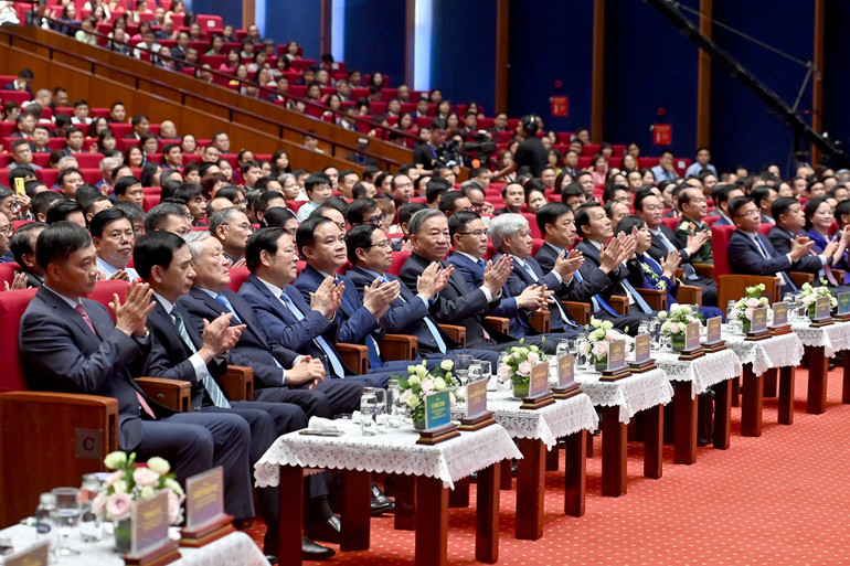 Các đại biểu tham dự lễ kỷ niệm. (Ảnh :ĐĂNG KHOA) a1-bnd-7481.jpg