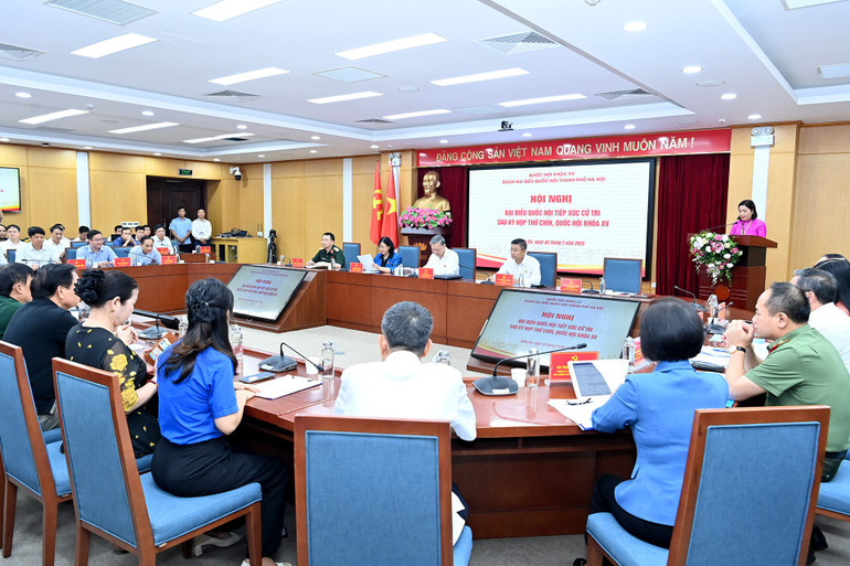 Quang cảnh Hội nghị tiếp xúc cử tri đơn vị bầu cử số 1, thành phố Hà Nội. (Ảnh: ĐĂNG KHOA) a5-bnd-1561.jpg