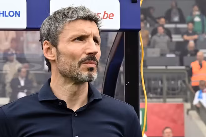 Huấn luyện viên Mark van Bommel. (Ảnh: FIFA)