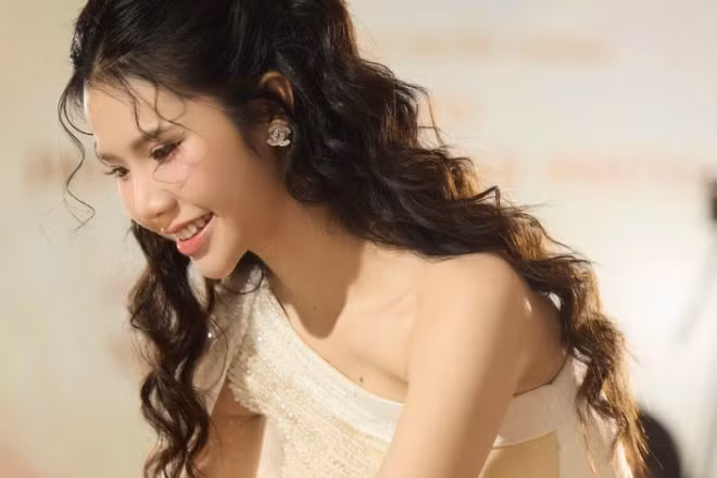 Nguyễn Phương Anh vừa xuất sắc giành giải Nhất dòng nhạc thính phòng tại cuộc thi Tiếng hát Hà Nội 2025.